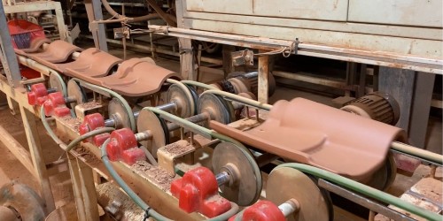 佛山陶瓷瓦千吨级压机高压成型：打造独步行业的技术
